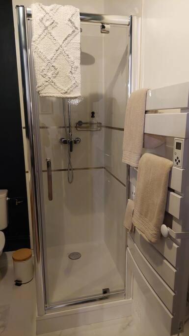 Appartement Cozy En Face De La Gare - Сен-Брук Екстериор снимка